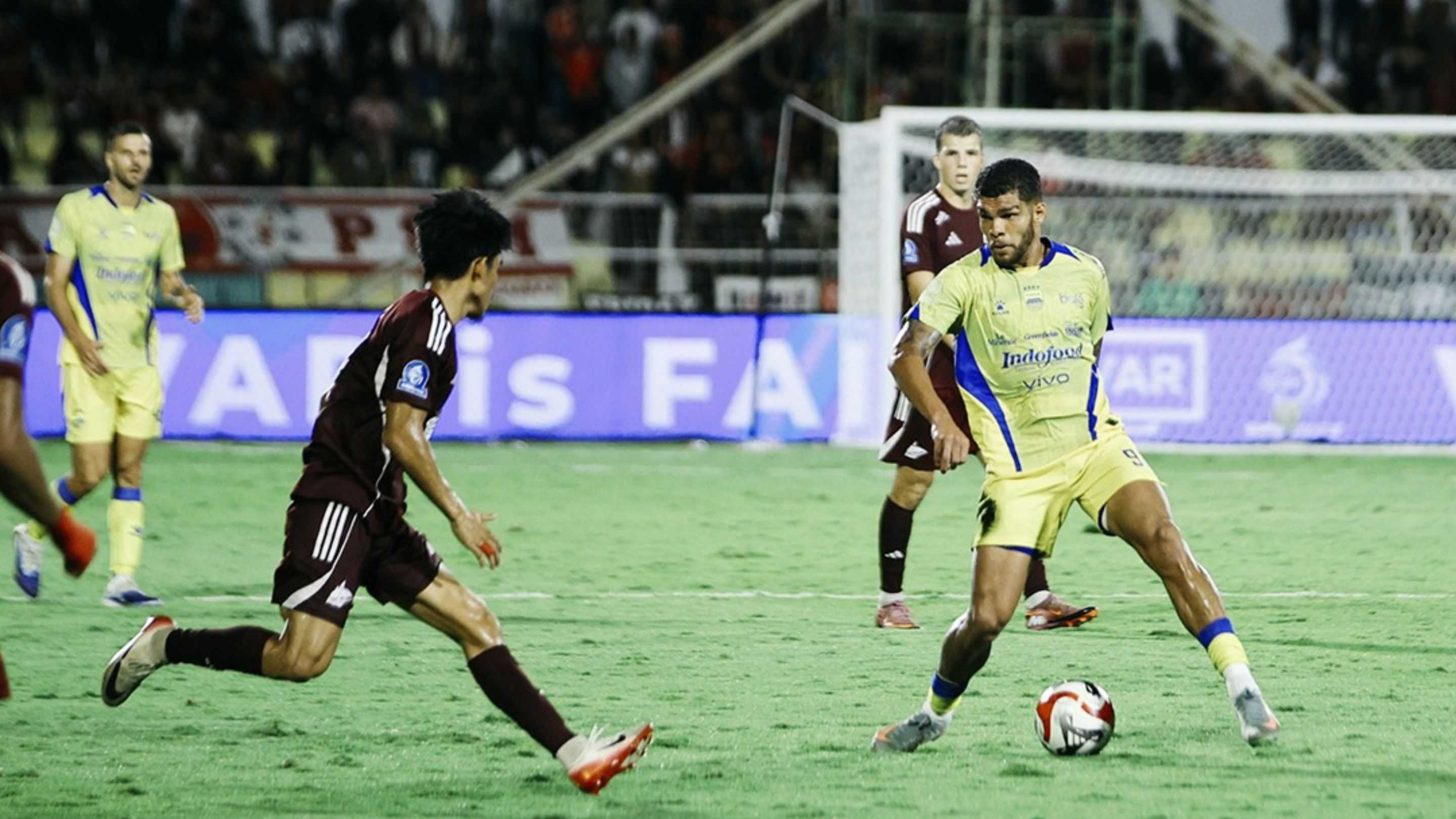 Persib Bandung Menang Dramatis Atas PSM Makassar Usai Julio Cesar Cetak Gol di Injury Time